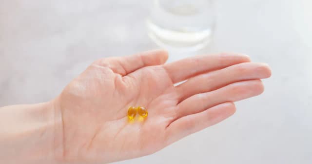 Niedobór witaminy D3 u dorosłych objawy – nie ignoruj tych sygnałów