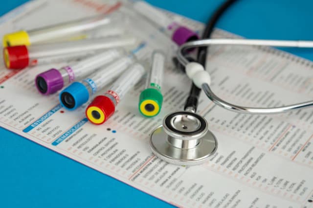 Krzywa cukrowa skutki uboczne – czego się obawiać przed badaniem?