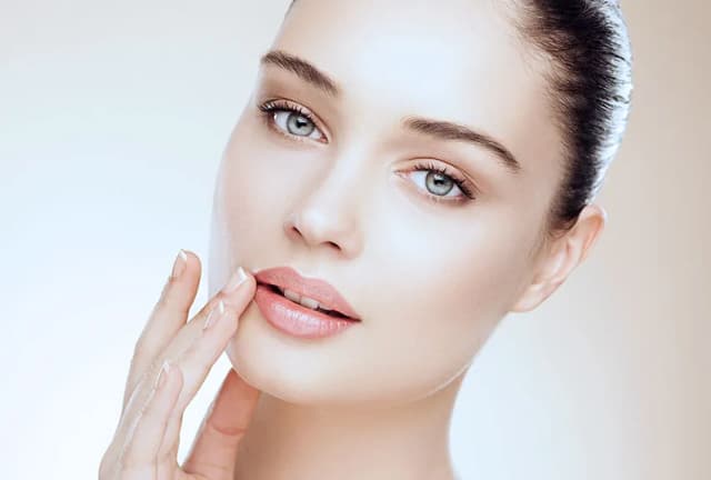 Jak zażywać heviran przed makijażem permanentnym ust, aby uniknąć opryszczki